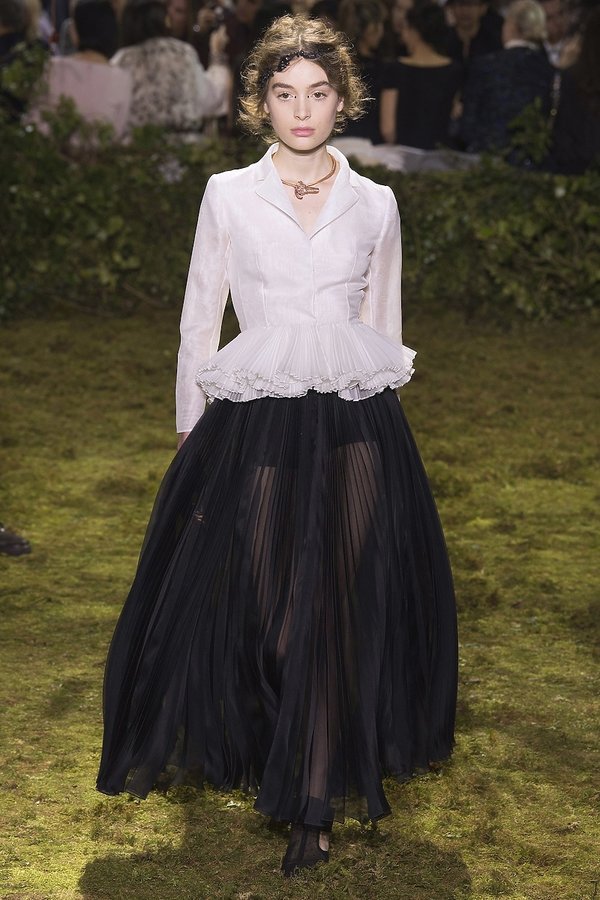 dior-kolekcja-haute-couture-na-wiosne-2017-407375-GALLERY600-887f7d1