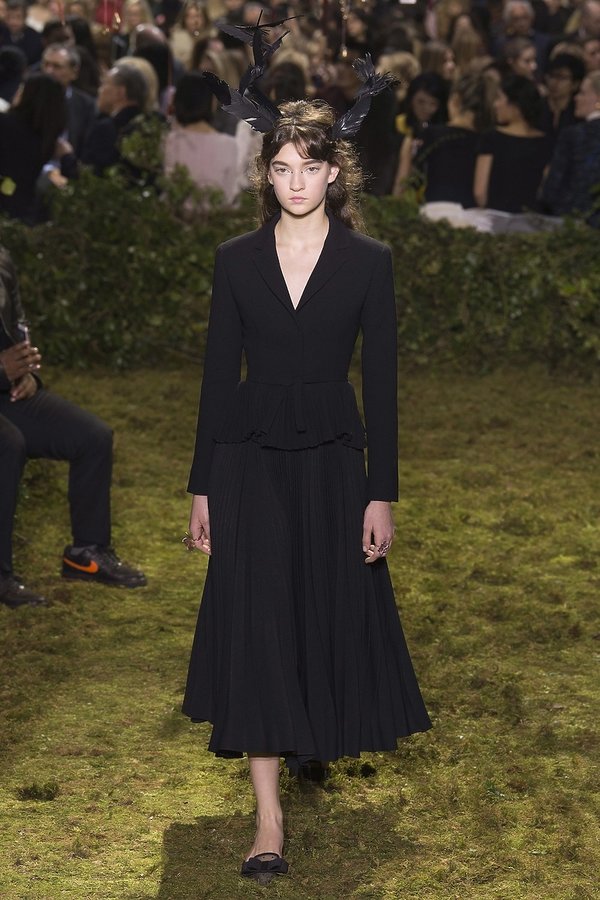 dior-kolekcja-haute-couture-na-wiosne-2017-407376-GALLERY600-41ca1c0
