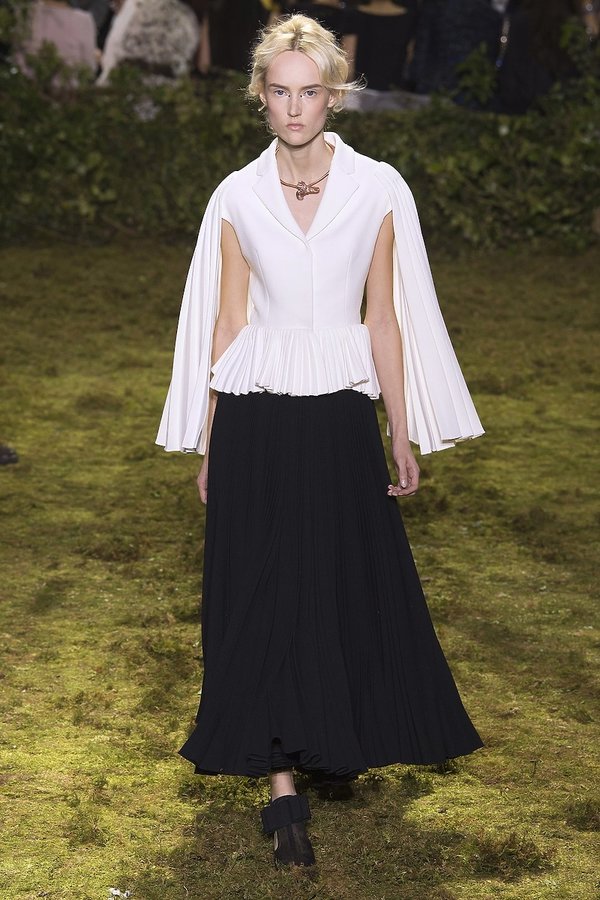 dior-kolekcja-haute-couture-na-wiosne-2017-407377-GALLERY600-91173e8