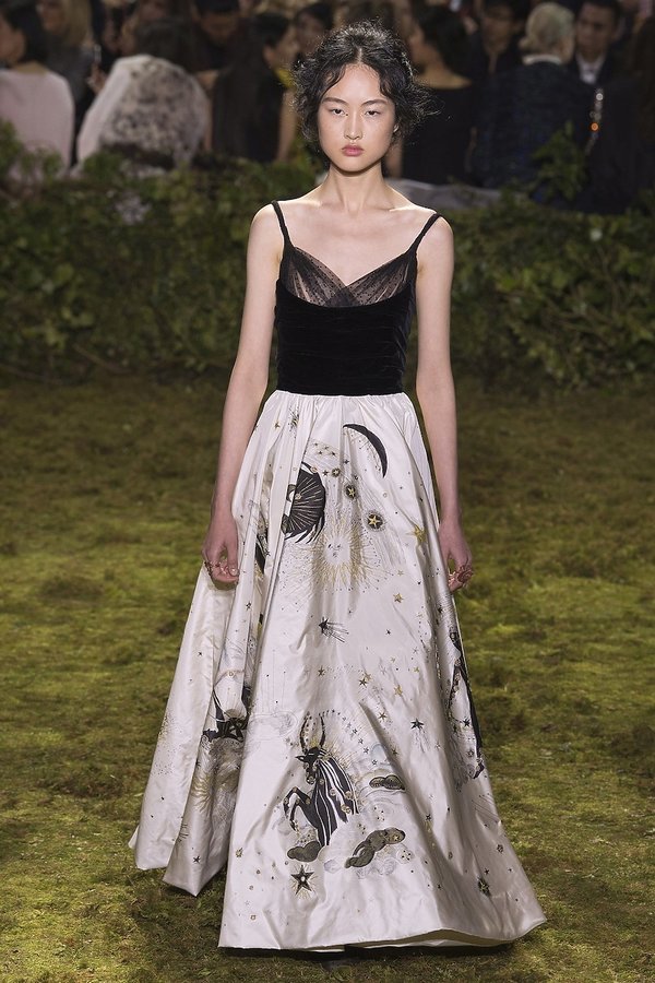 dior-kolekcja-haute-couture-na-wiosne-2017-407379-GALLERY600-aea9616