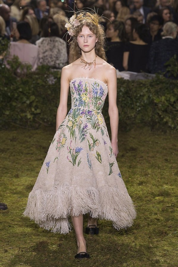 dior-kolekcja-haute-couture-na-wiosne-2017-407381-GALLERY600-7be91fc