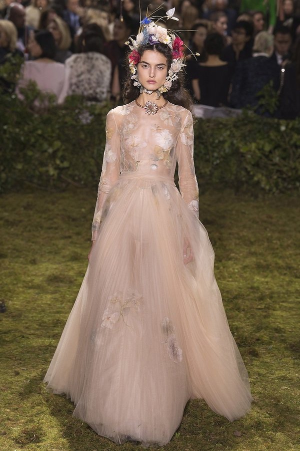 dior-kolekcja-haute-couture-na-wiosne-2017-407385-GALLERY600-9731f25