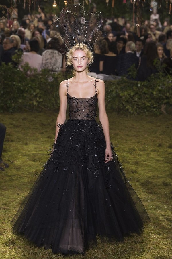 dior-kolekcja-haute-couture-na-wiosne-2017-407388-GALLERY600-264c875