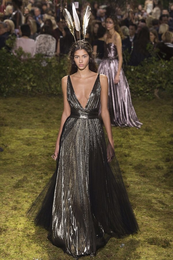 dior-kolekcja-haute-couture-na-wiosne-2017-407389-GALLERY600-155f4b1