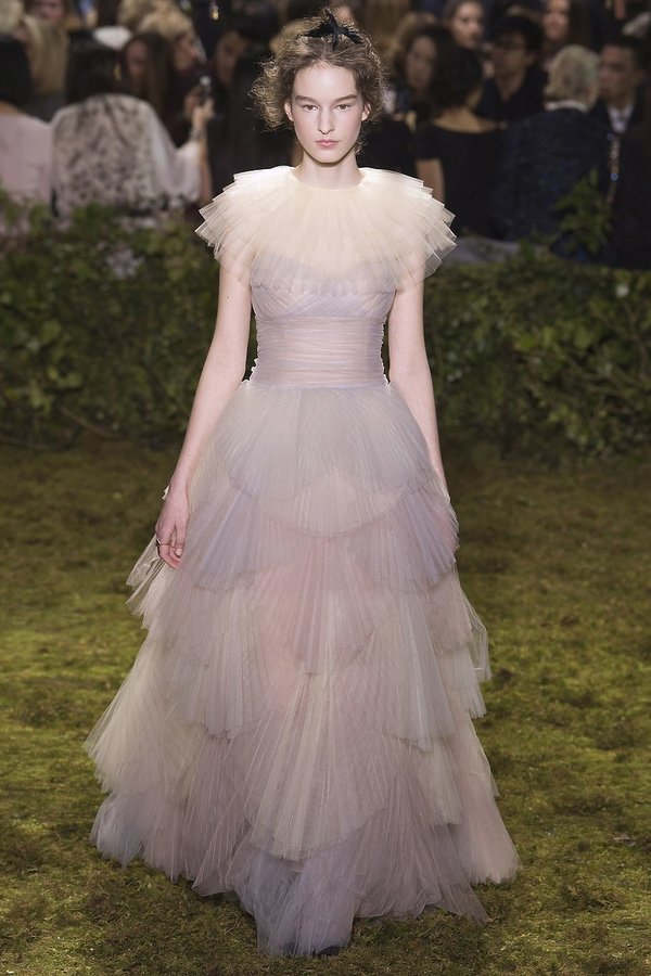 dior-kolekcja-haute-couture-na-wiosne-2017-407392-GALLERY600-69350de