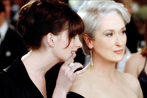 anne-hathaway-meryl-streep-diabel-ubiera-sie-u-prady-2006-the-devil-wears-prada-407542-GALLERYBIG-62ae676