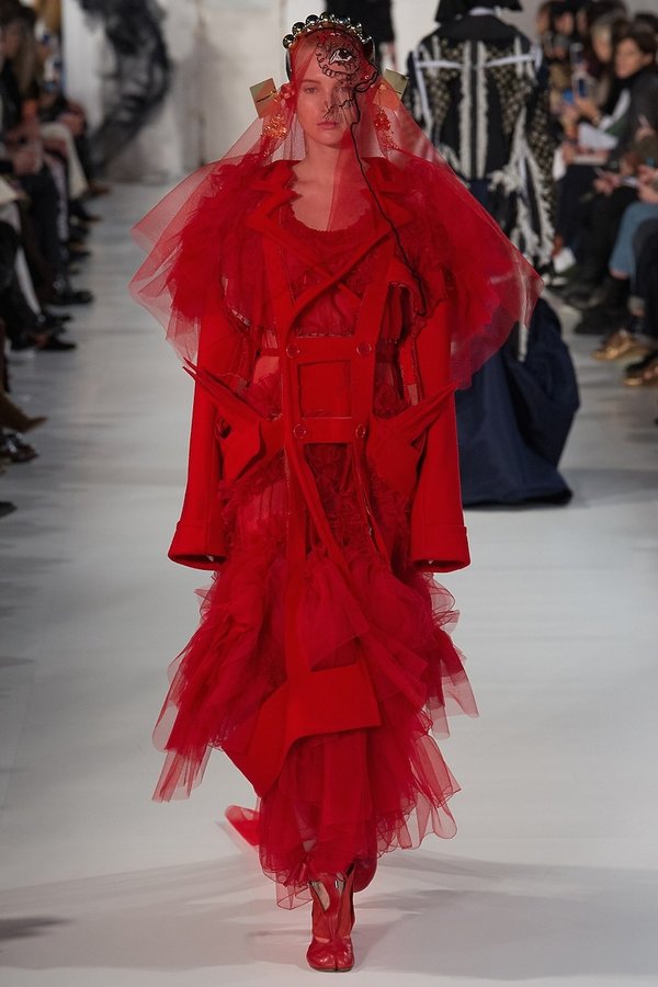 pokaz-kolekcji-maison-margiela-haute-couture-na-wiosne-2017-408449-GALLERY600-418ef6d