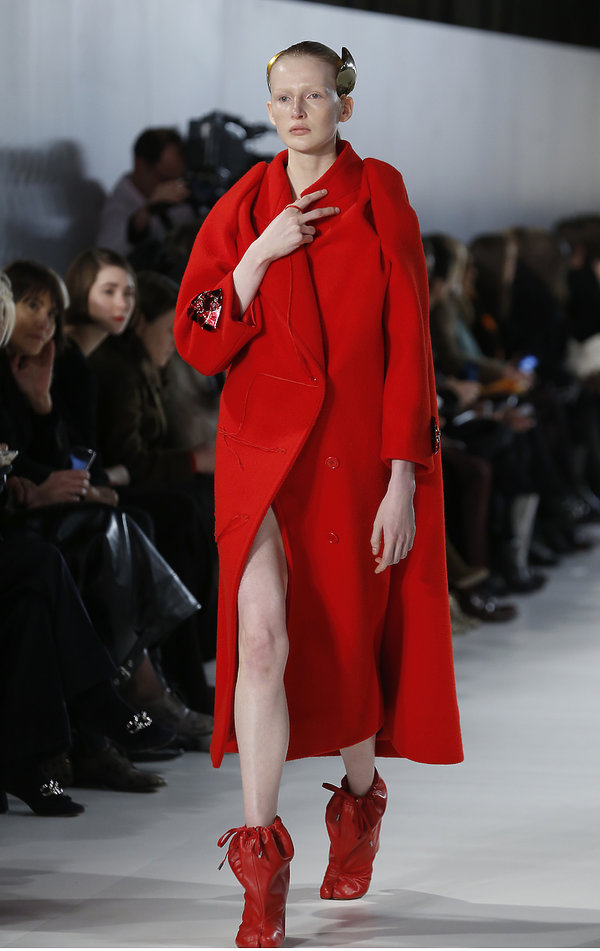 pokaz-kolekcji-maison-margiela-haute-couture-na-wiosne-2017-408450-GALLERY600-d56320e