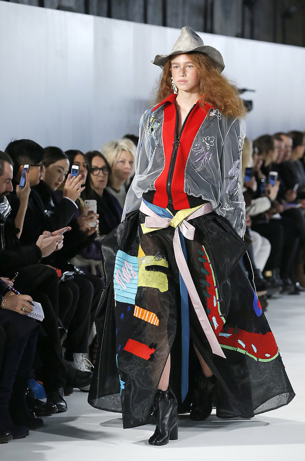 pokaz-kolekcji-maison-margiela-haute-couture-na-wiosne-2017-408451-GALLERY600-6662139