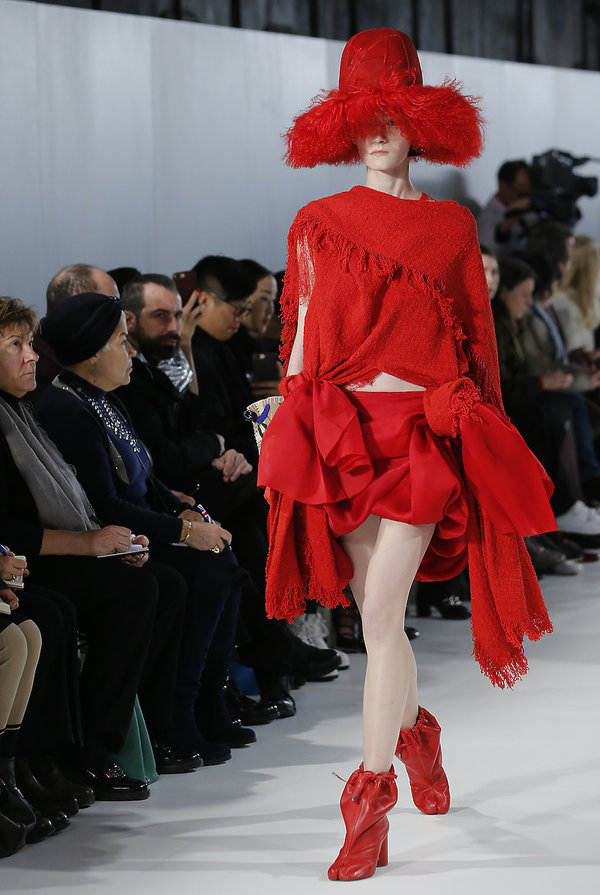 pokaz-kolekcji-maison-margiela-haute-couture-na-wiosne-2017-408453-GALLERY600-9d68fca