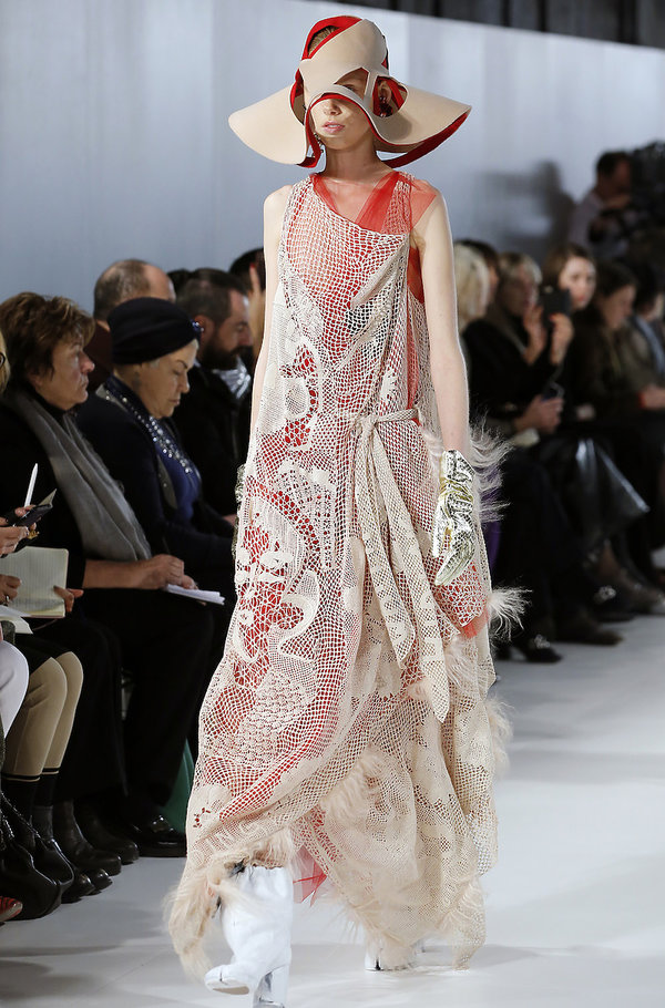 pokaz-kolekcji-maison-margiela-haute-couture-na-wiosne-2017-408454-GALLERY600-06b099f
