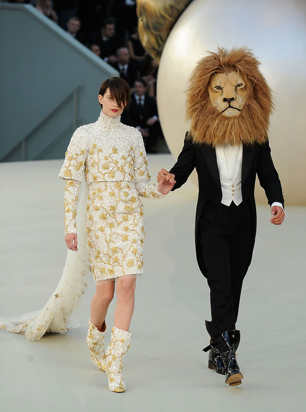suknia-slubna-z-pokazu-haute-couture-chanel-408024-GALLERY600-620cb26