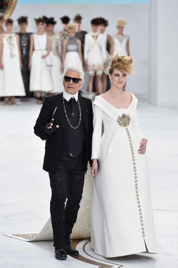 suknia-slubna-z-pokazu-haute-couture-chanel-408027-GALLERY600-3ce24e4