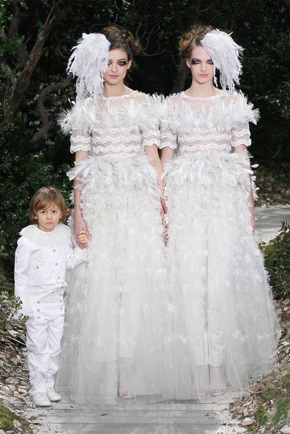 suknia-slubna-z-pokazu-haute-couture-chanel-408034-GALLERY600-da035e3