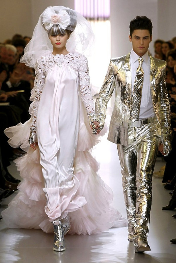 suknia-slubna-z-pokazu-haute-couture-chanel-408035-GALLERY600-c9d6f0a