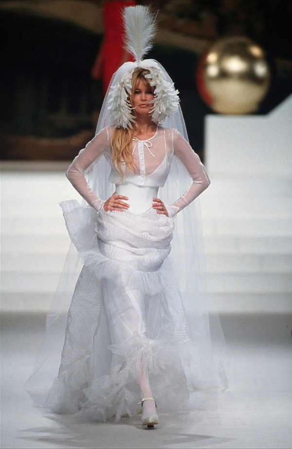 suknia-slubna-z-pokazu-haute-couture-chanel-408038-GALLERY600-08f7c05