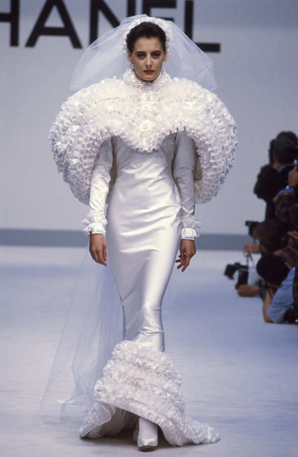 suknia-slubna-z-pokazu-haute-couture-chanel-408042-GALLERY600-4302538