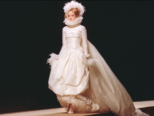 suknia-slubna-z-pokazu-haute-couture-chanel-408043-GALLERYBIG-1bf0b0a
