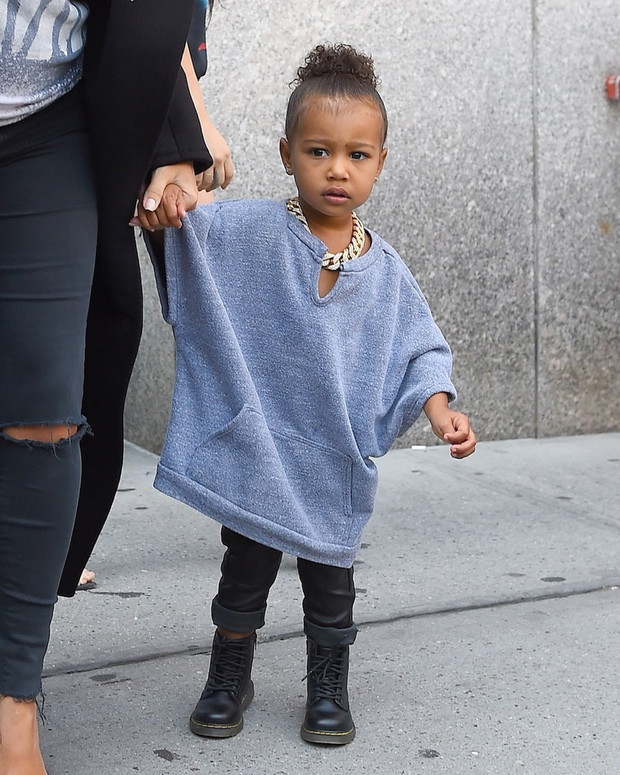 Kim Kardashian za?o?y?a cÛrce wielki z?oty ?a?cuch