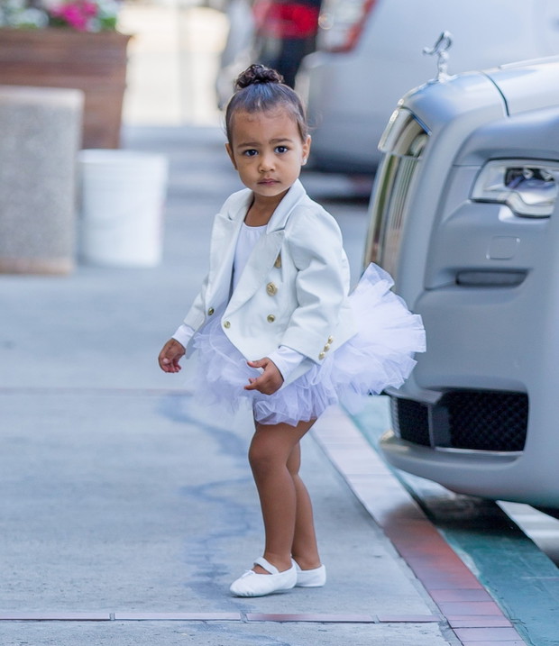 North Kardashian West i Penelope Disick wychodz? na lekcji baletu
