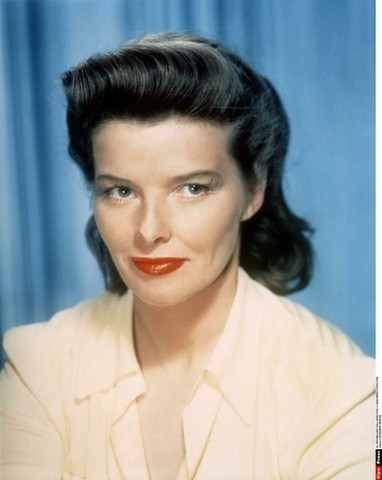AKTORKA KATHARINE HEPBURN Z PAPIEROSEM, 1935