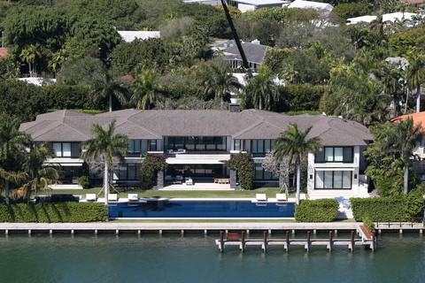 Enrique Iglesias and Anna Kournikova's beautiful $26 million bay front estate in Miami