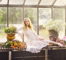 Dakota Fanning w kampanii marki Jimmy Choo na wiosnę i lata 2017