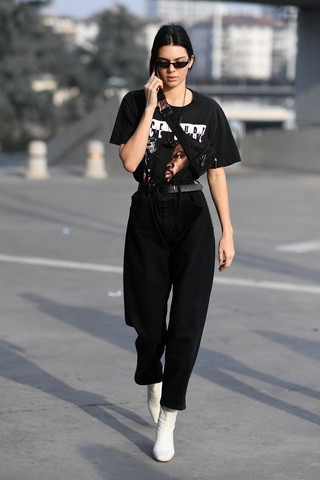 Kendall Jenner arrives at Versace Fashion Show during Milan Fashion Week Fall/Winter 2017/18 on February 24, 2017 in Milan, Italy