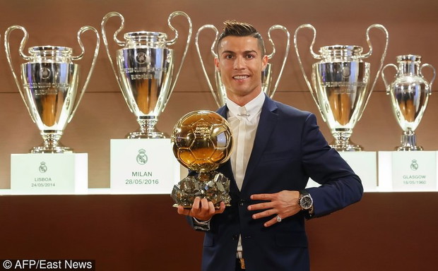 cristiano-ronaldo-dostal-zlota-pilke-397857-GALLERYBIG-50ac7e1