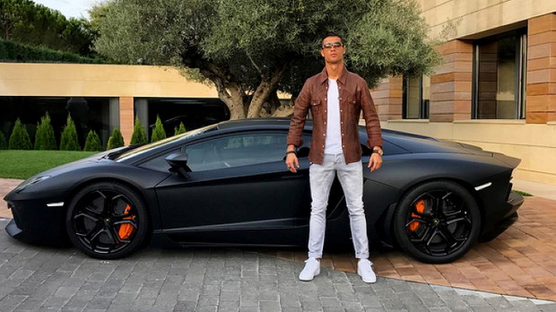 Cristiano Ronaldo, samochody piłkarza, main topic