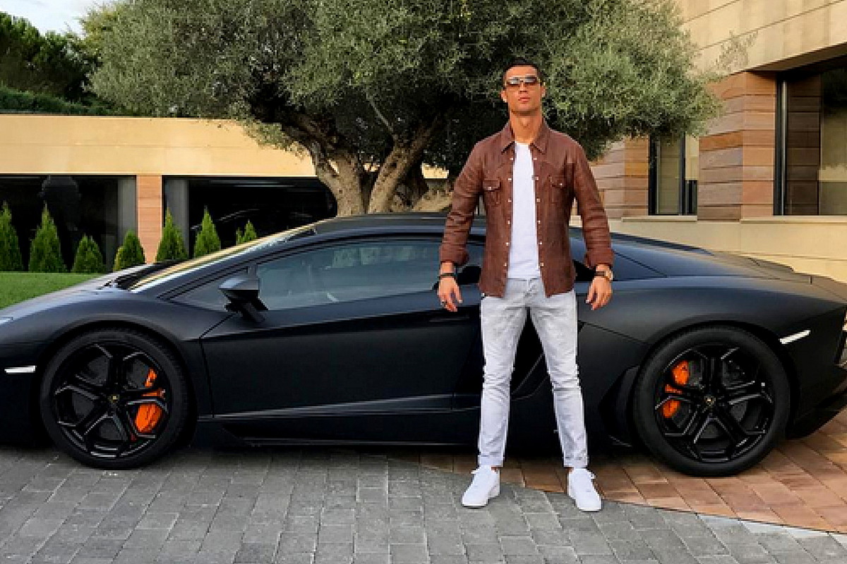 Cristiano Ronaldo, samochody piłkarza, main topic