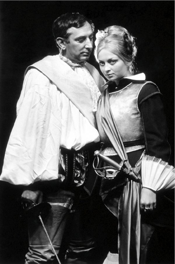 gustaw-holoubek-i-magdalena-zawadzka-w-zycie-jest-snem-calderona-rok-1969-316256-GALLERY600-f4024e2