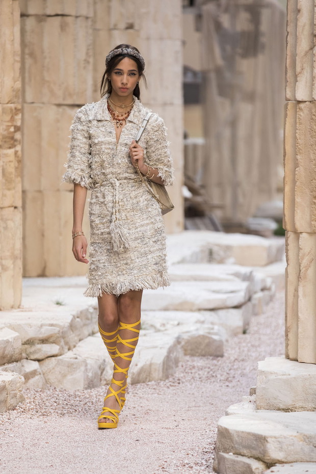 Premier dÈfilÈ de mode "Chanel Cruise" au Grand Palais ‡ Paris
