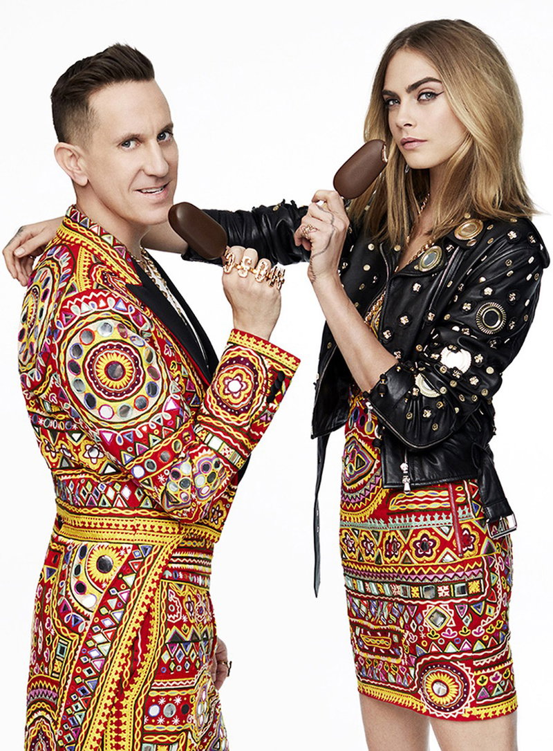 Cara Delevingne, Jeremy Scott z Moschino w reklamie Magnum