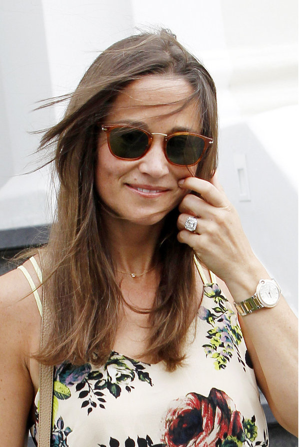 pippa-middleton-w-letniej-sukience-okularach-i-z-pierscionkiem-366706-GALLERY600-fa325bf