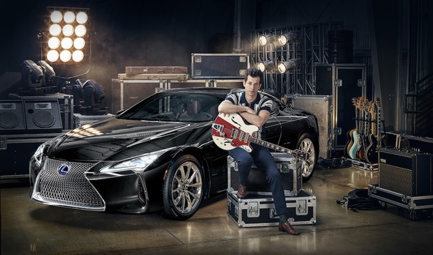 Nowy Lexus LC współpracuje z muzykiem Mark Ronson
