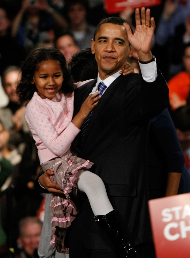 Obama Holds Caucus Night Rally
