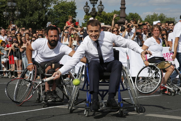 Emmanuel Macron na obchodach Mi?dzynarodowych Dniach Olimpijskich