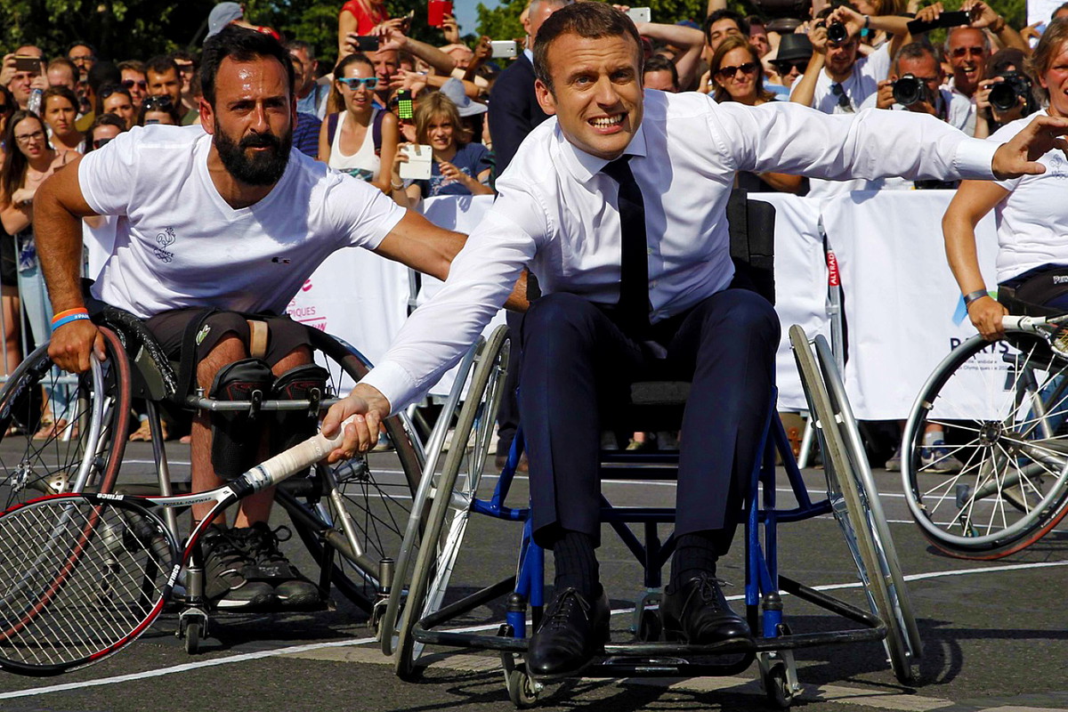 Emmanuel Macron, Olimpiada w Paryżu w 2024, Macron na wózku, Macron gra w piłkę i uprawia sport