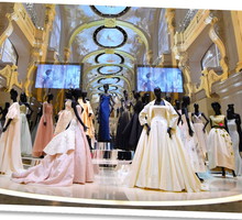 Wystawa z okazji 70-lecia domu mody Christian Dior „Christian Dior. Couturier Du Rêve”, Musée des arts décoratifs w Paryżu