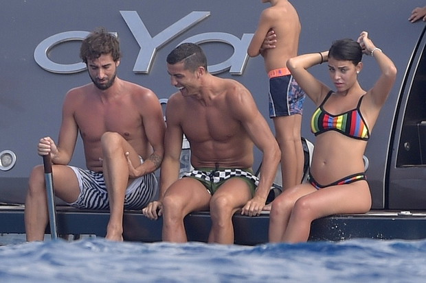 Cristiano Ronaldo z dziewczyn? w Hiszpanii
