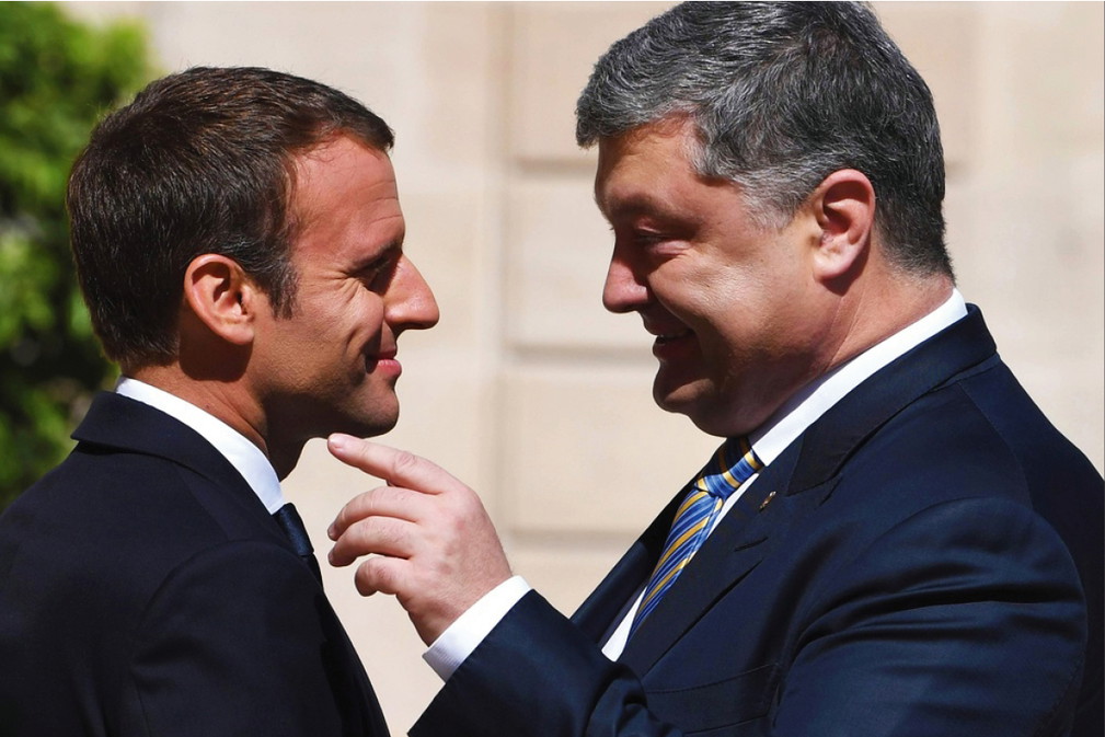 Emmanuel Macron jest gejem i ukrywał romans z facetem?