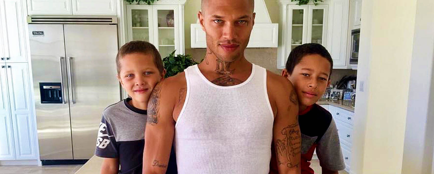 Jeremy Meeks z synami po rozstaniu z żoną z powodu romansu z Chloe Green