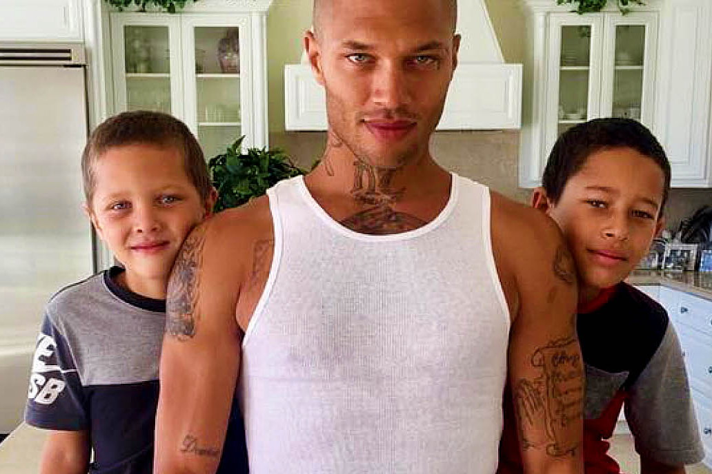 Jeremy Meeks z synami po rozstaniu z żoną z powodu romansu z Chloe Green