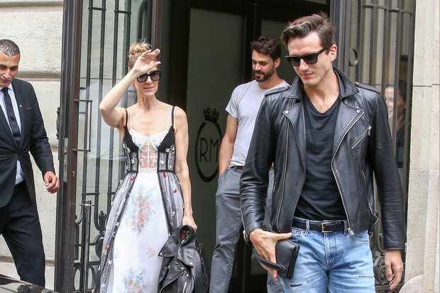 Celine Dion wychodzi z dzie?mi i ch?opakiem