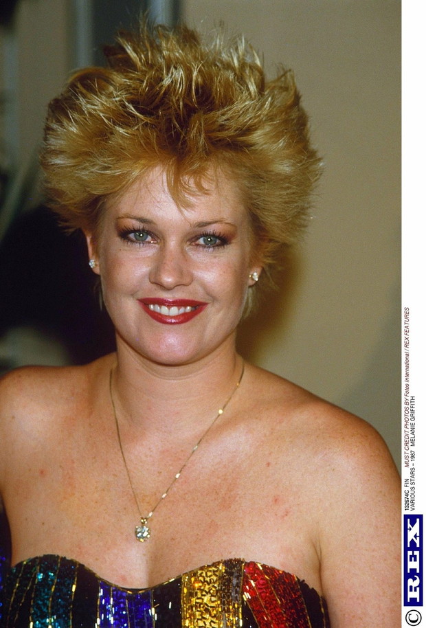 MELANIE GRIFFITH NA PRZYJECIU W KONSULACIE HISZPANSKIM W BEVERLY HILLS NA CZESC PEDRO ALMODOVARA, KTOREGO OSTATNI FILM "WSZYSTKO