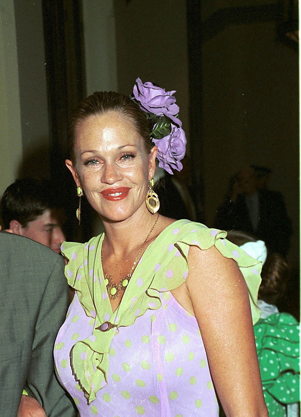 MELANIE GRIFFITH NA PRZYJECIU W KONSULACIE HISZPANSKIM W BEVERLY HILLS NA CZESC PEDRO ALMODOVARA, KTOREGO OSTATNI FILM "WSZYSTKO