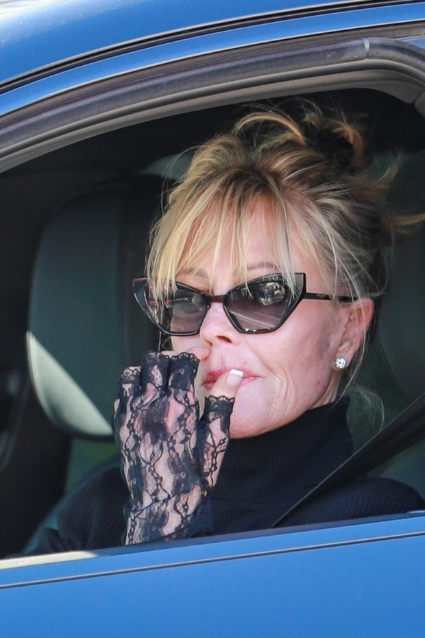 Melanie Griffith w czerni