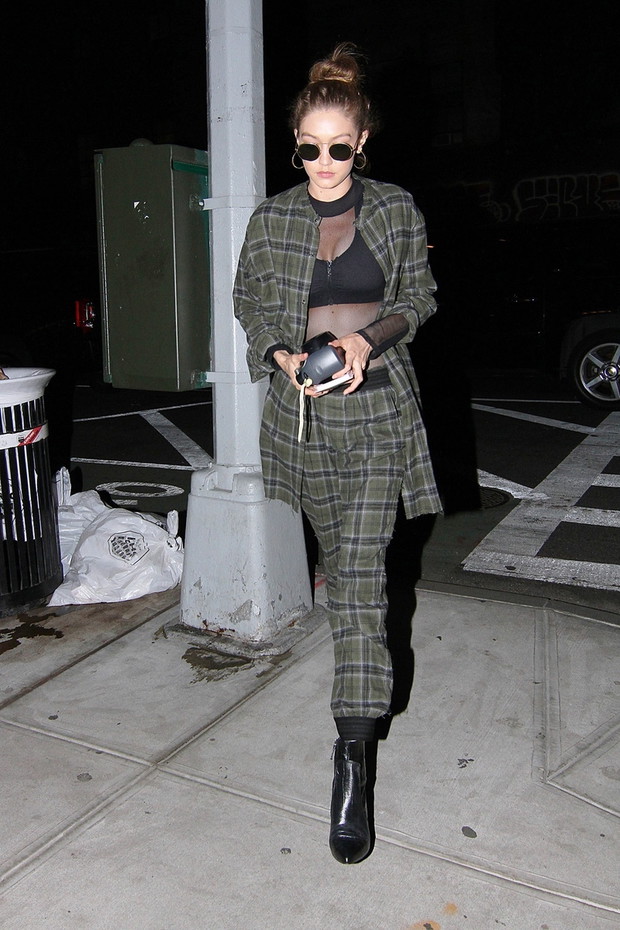 Gigi Hadid w prze?wituj?cej koszulce