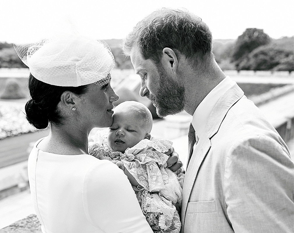 harry 2.jpgArchie Harrison Mountbatten-Windsor, chrzest Archiego oficjalne zdjęcie, księżna Meghan, książę Harry